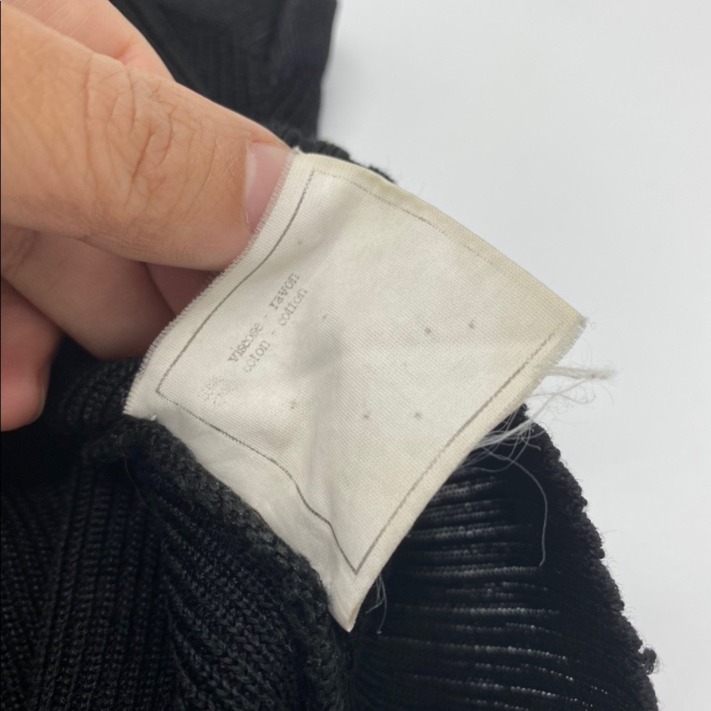 Chanel Ribbed Crop Top - Picture 5 of 6